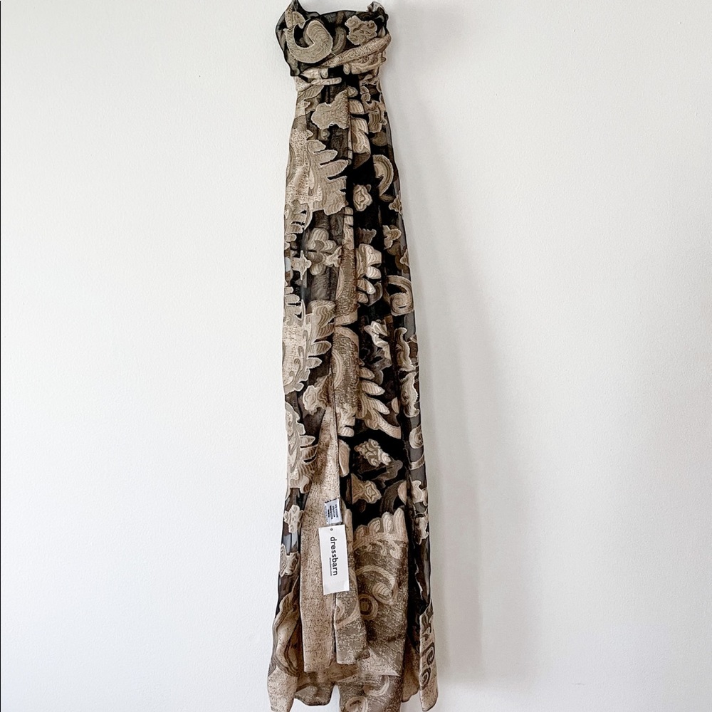 New Dressbarn Damask Print Scarf